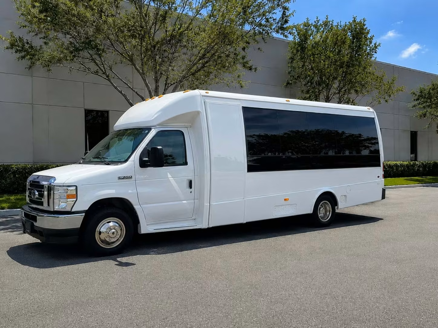 lagrange 15 passenger minibus rental